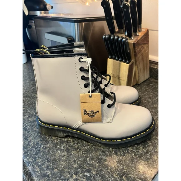 New DR. MARTENS 1460 SMOOTH LEATHER BOOTS - VINTAGE TAUPE - Picture 7 of 12